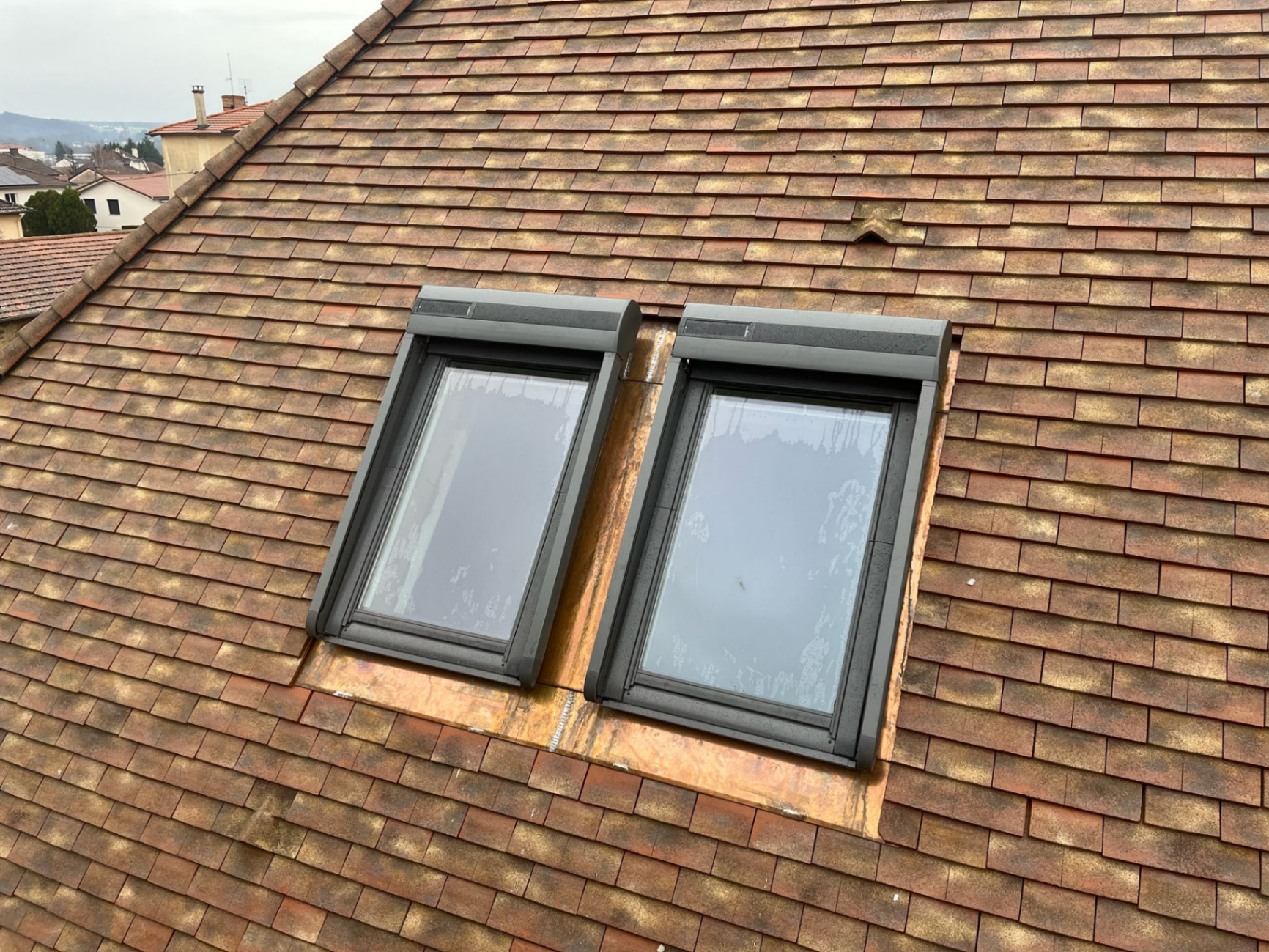 Velux double avec volets roulants — toiture tuiles plates